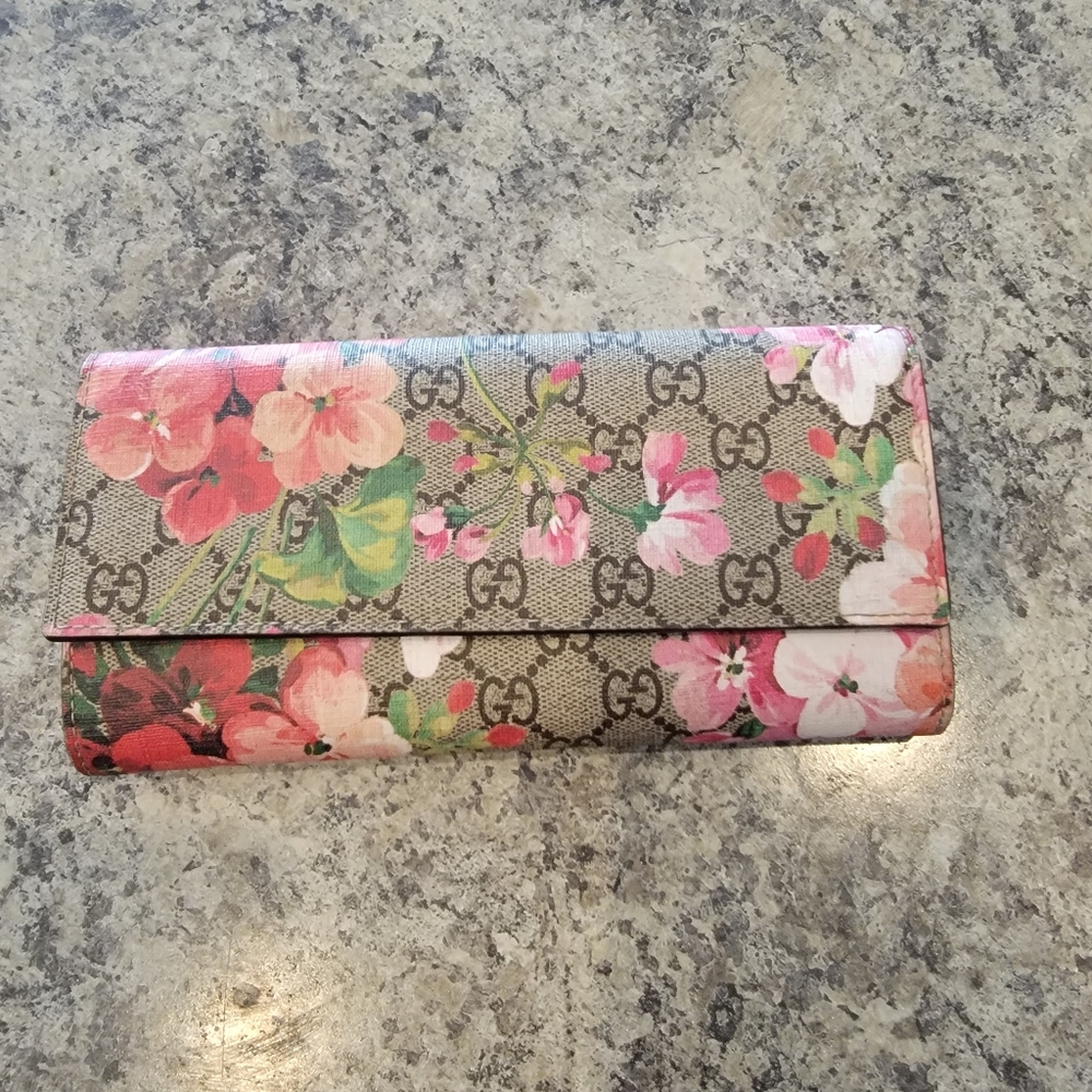 Gucci floral wallet
